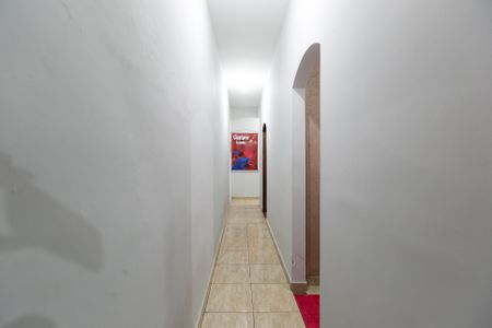 Casa à venda com 220m², 5 quartos e 2 vagas Casa à venda com 220m², 5 quartos e 2 vagasCorredor