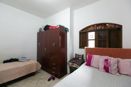 Casa à venda com 220m², 5 quartos e 2 vagas Casa à venda com 220m², 5 quartos e 2 vagasQuarto 4