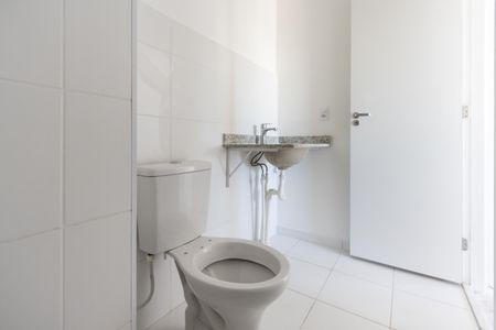 Apartamento à venda com 64m², 2 quartos e 1 vaga Apartamento à venda com 64m², 2 quartos e 1 vagaBanheiro do Corredor