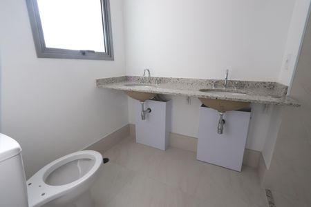 Apartamento à venda com 131m², 3 quartos e 2 vagasBanheiro da Suíte 1