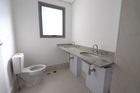 Apartamento à venda com 131m², 3 quartos e 2 vagasBanheiro da Suíte 1