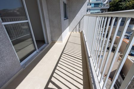 Apartamento à venda com 64m², 2 quartos e 1 vaga Apartamento à venda com 64m², 2 quartos e 1 vagaVaranda