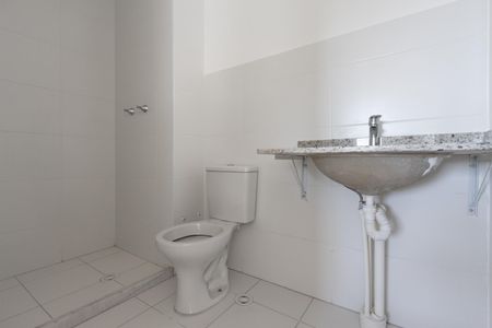 Apartamento à venda com 64m², 2 quartos e 1 vaga Apartamento à venda com 64m², 2 quartos e 1 vagaBanheiro do Corredor