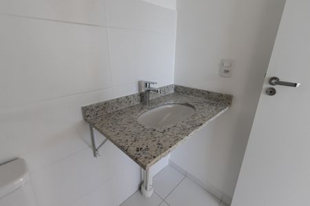 Apartamento à venda com 64m², 2 quartos e 1 vaga Apartamento à venda com 64m², 2 quartos e 1 vagaBanheiro do Corredor