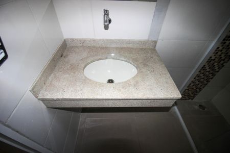 Casa de condomínio para alugar com 163m², 2 quartos e 2 vagas Casa de condomínio para alugar com 163m², 2 quartos e 2 vagasBanheiro da Suíte