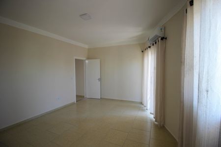 Casa de condomínio para alugar com 163m², 2 quartos e 2 vagas Casa de condomínio para alugar com 163m², 2 quartos e 2 vagasSuíte