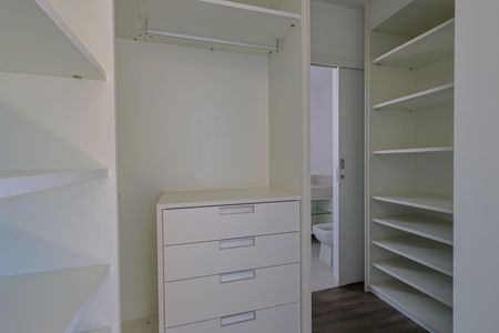Apartamento à venda com 159m², 4 quartos e 3 vagasCloset da suíte 2
