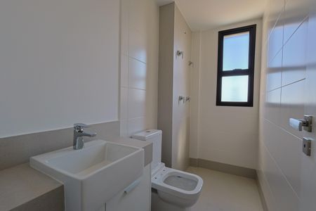 Apartamento à venda com 159m², 4 quartos e 3 vagasBanheiro da Suíte 1