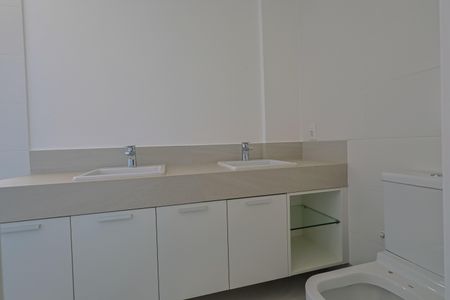 Apartamento à venda com 159m², 4 quartos e 3 vagasBanheiro da Suíte 2