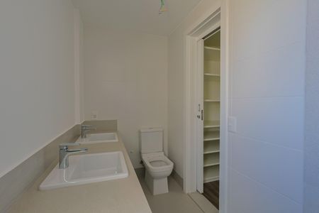 Apartamento à venda com 159m², 4 quartos e 3 vagasBanheiro da Suíte 2