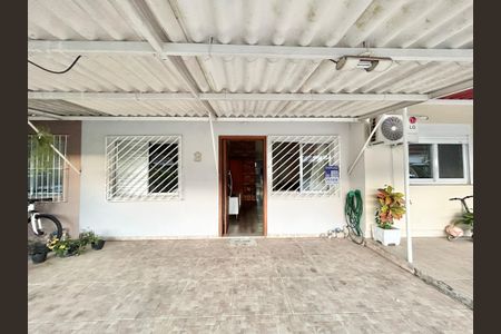 Casa à venda com 84m², 2 quartos e 2 vagas Casa à venda com 84m², 2 quartos e 2 vagasFachada