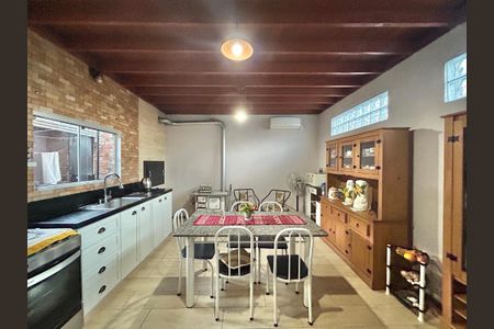 Casa à venda com 84m², 2 quartos e 2 vagas Casa à venda com 84m², 2 quartos e 2 vagasCozinha