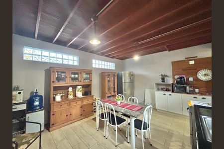 Casa à venda com 84m², 2 quartos e 2 vagas Casa à venda com 84m², 2 quartos e 2 vagasCozinha