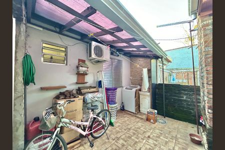 Casa à venda com 84m², 2 quartos e 2 vagas Casa à venda com 84m², 2 quartos e 2 vagasPátio