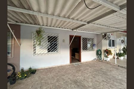 Casa à venda com 84m², 2 quartos e 2 vagas Casa à venda com 84m², 2 quartos e 2 vagasFachada