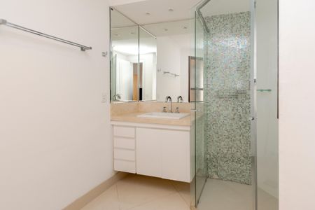 Apartamento à venda com 240m², 3 quartos e 3 vagasBanheiro da Suíte 2