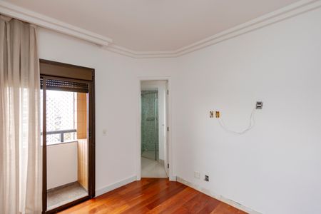 Apartamento à venda com 240m², 3 quartos e 3 vagasSuíte 2