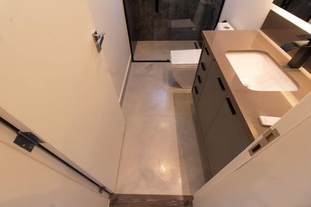 Casa de condomínio à venda com 411m², 4 quartos e 4 vagasBanheiro da Suíte 4