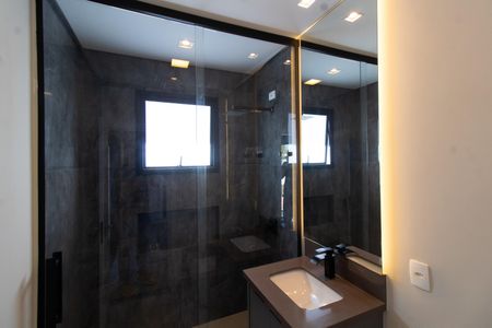 Casa de condomínio à venda com 411m², 4 quartos e 4 vagasBanheiro da Suíte 1