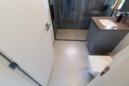 Casa de condomínio à venda com 411m², 4 quartos e 4 vagasBanheiro da Suíte 1