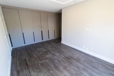 Casa de condomínio à venda com 411m², 4 quartos e 4 vagasSuíte 3