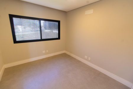 Casa de condomínio à venda com 411m², 4 quartos e 4 vagasEscritório