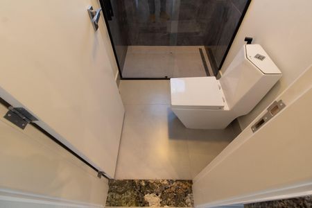 Casa de condomínio à venda com 411m², 4 quartos e 4 vagasLavabo