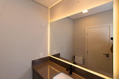 Casa de condomínio à venda com 411m², 4 quartos e 4 vagasBanheiro da Suíte 2