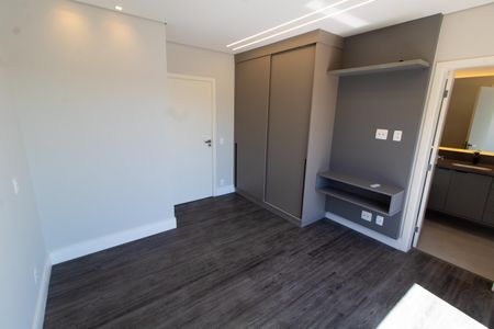Casa de condomínio à venda com 411m², 4 quartos e 4 vagasSuíte 2
