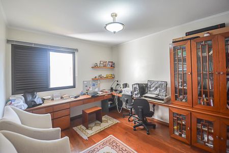 Apartamento à venda com 221m², 4 quartos e 3 vagasQuarto 2