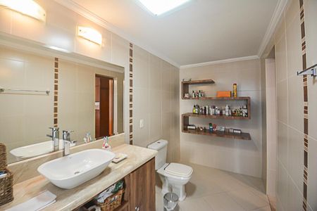 Apartamento à venda com 221m², 4 quartos e 3 vagasBanheiro da Suíte