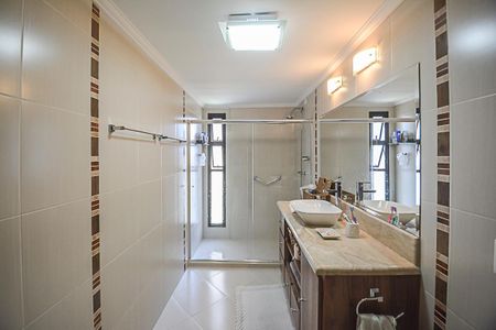 Apartamento à venda com 221m², 4 quartos e 3 vagasBanheiro da Suíte