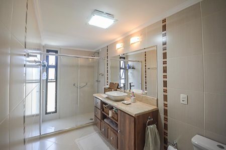 Apartamento à venda com 221m², 4 quartos e 3 vagasBanheiro da Suíte