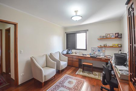 Apartamento à venda com 221m², 4 quartos e 3 vagasQuarto 2