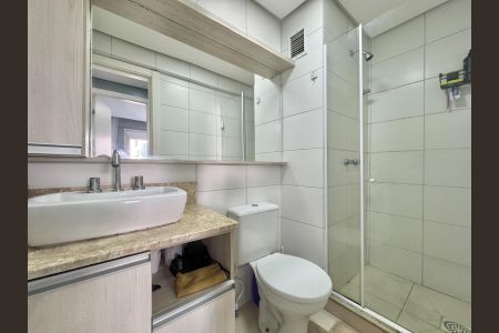 Banheiro de apartamento à venda com 2 quartos, 65m² em Centro, Canoas