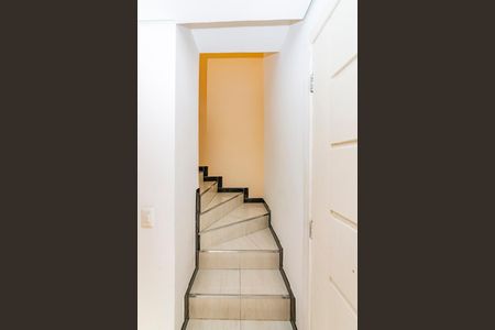 Casa de condomínio à venda com 90m², 3 quartos e 2 vagas Casa de condomínio à venda com 90m², 3 quartos e 2 vagasEscada