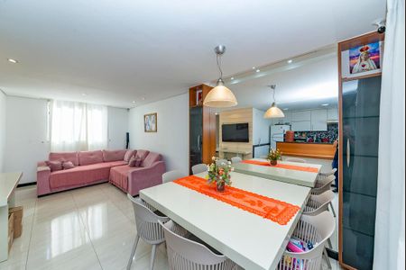 Casa de condomínio à venda com 90m², 3 quartos e 2 vagas Casa de condomínio à venda com 90m², 3 quartos e 2 vagasSala