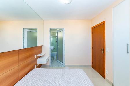 Casa de condomínio à venda com 90m², 3 quartos e 2 vagas Casa de condomínio à venda com 90m², 3 quartos e 2 vagasSuíte