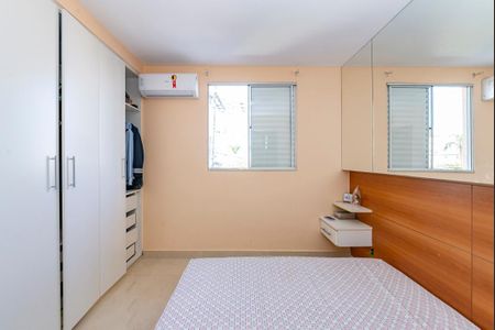 Casa de condomínio à venda com 90m², 3 quartos e 2 vagas Casa de condomínio à venda com 90m², 3 quartos e 2 vagasSuíte