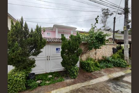 Casa de condomínio para alugar com 250m², 5 quartos e 2 vagasFachada