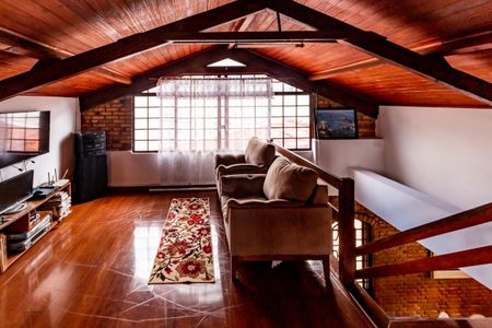 Casa à venda com 360m², 5 quartos e 2 vagas Casa à venda com 360m², 5 quartos e 2 vagasSótão