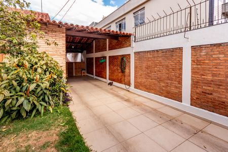 Casa à venda com 360m², 5 quartos e 2 vagas Casa à venda com 360m², 5 quartos e 2 vagasGaragem