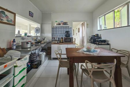 Casa de condomínio para alugar com 330m², 5 quartos e 5 vagascozinha