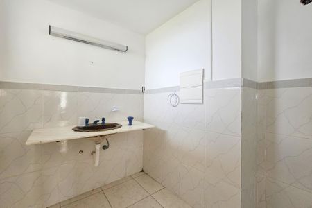 Casa de condomínio para alugar com 330m², 5 quartos e 5 vagasbanheiro da suíte 2