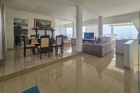 Casa de condomínio para alugar com 330m², 5 quartos e 5 vagassala