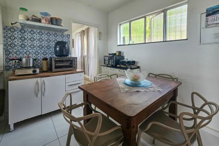 Casa de condomínio para alugar com 330m², 5 quartos e 5 vagascozinha