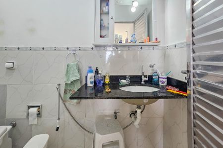 Casa de condomínio para alugar com 330m², 5 quartos e 5 vagasbanheiro da suíte 1