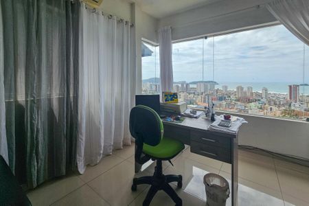 Casa de condomínio para alugar com 330m², 5 quartos e 5 vagassala