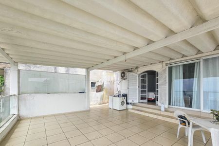 Casa de condomínio para alugar com 330m², 5 quartos e 5 vagasvaranda