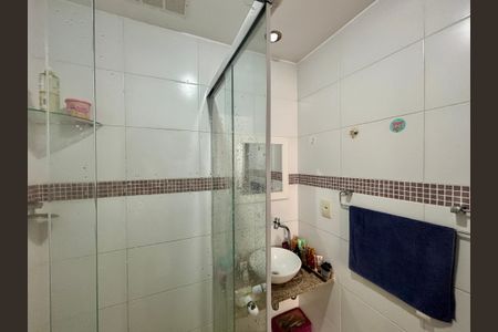 Apartamento à venda com 100m², 2 quartos e sem vagaBanheiro social